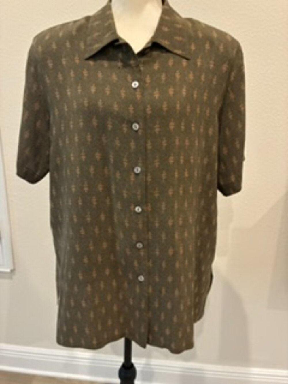 Amanda Smith Olive Green with gold colored leaf print XL Silk Shirt
